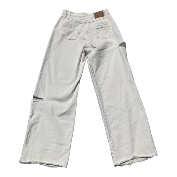 Matin Kim Distressed Textured White‎ High Rise Medium - Picture 5 of 8